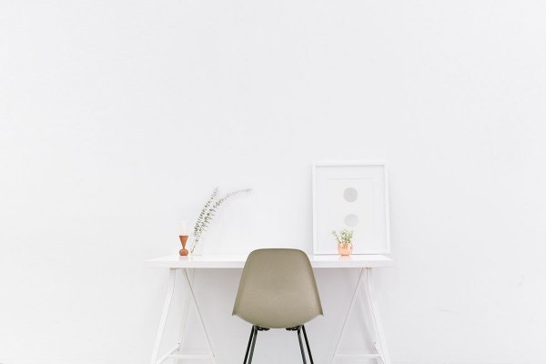 Minimal Study Desk